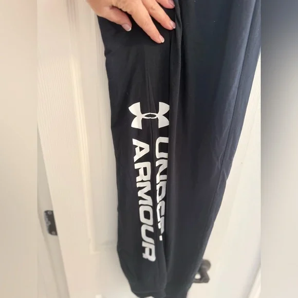 Under Armour Men's Black Joggers - Picture 3 of 4
